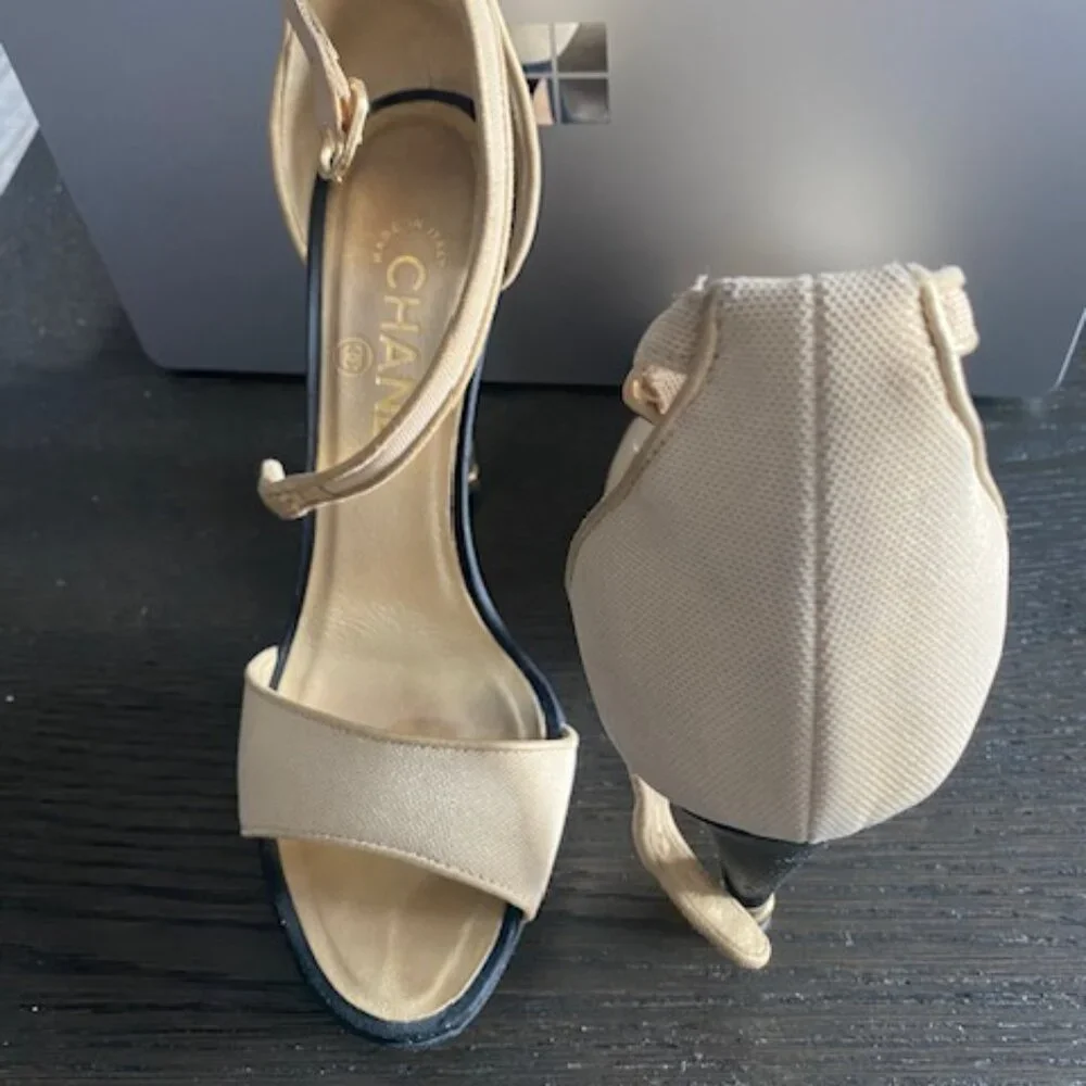 CHANEL Tan and Black High Heels - Picture 3 of 3